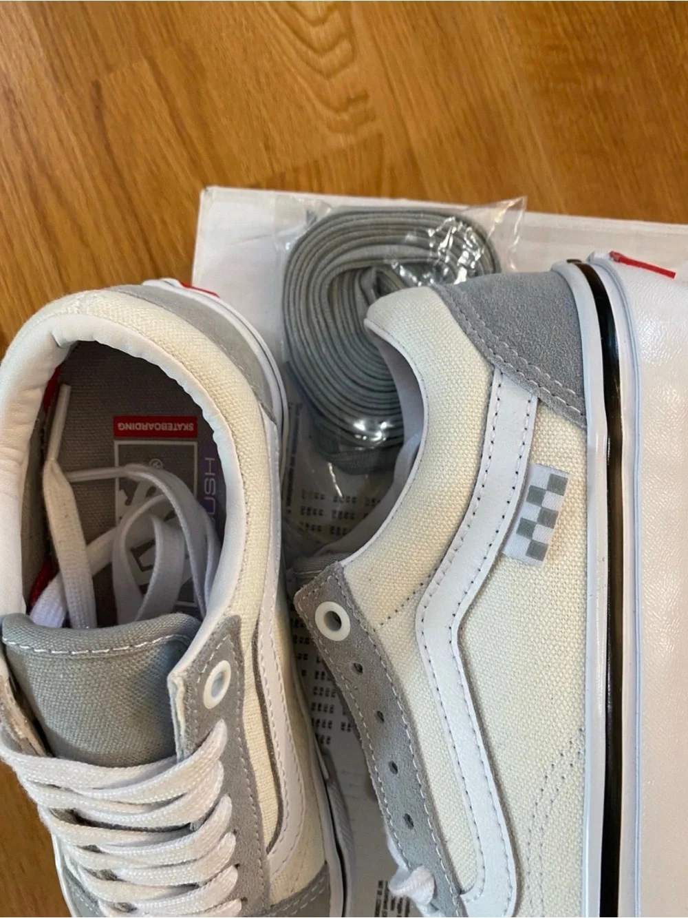 New boys girls Vans Sz 3.5 Gray and White Old Skool Canvas Skate Shoes